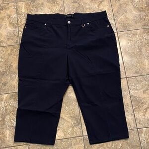 Simon Chang black Capri pants. Size 20.
